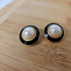 Lovely Vintage Black and Gold Faux Pearl Earrings